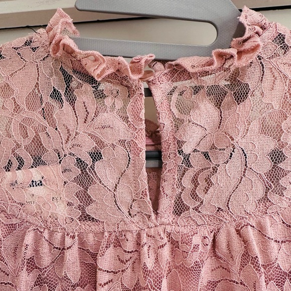 Cable & Gauge Pink Lace Women's Top - Picture 4 of 5